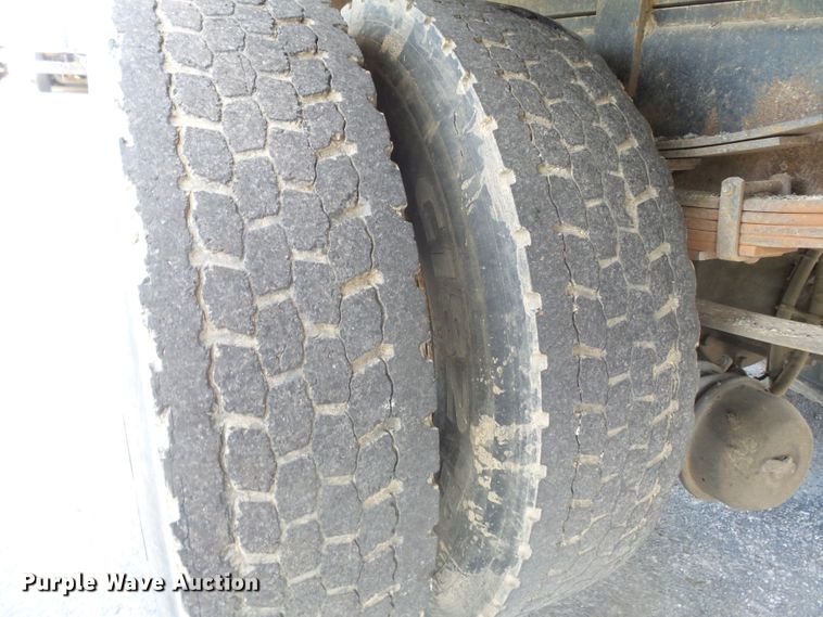 image for item DH7937 2002 International 4900 Crew Cab flatbed truck