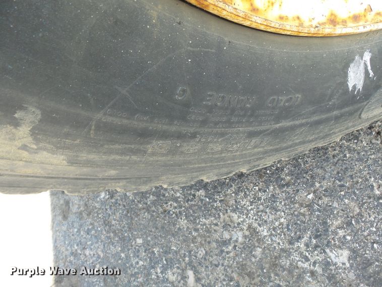 image for item DH7937 2002 International 4900 Crew Cab flatbed truck