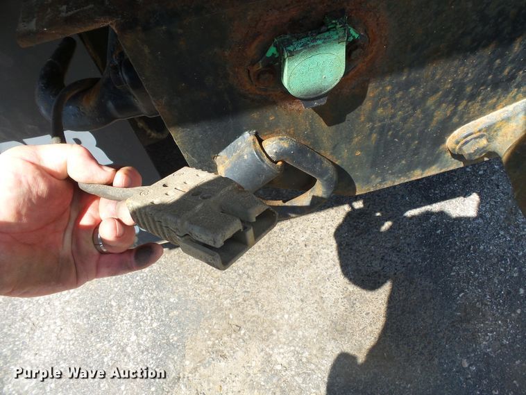 image for item DH7937 2002 International 4900 Crew Cab flatbed truck