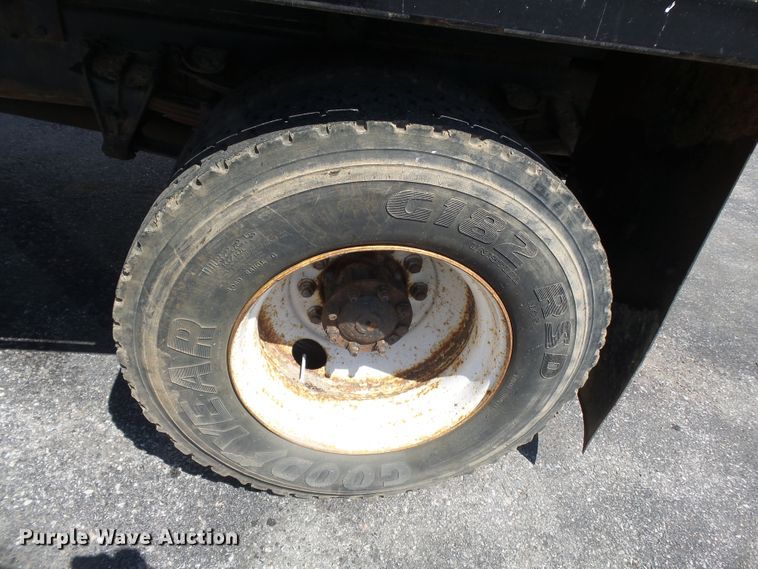 image for item DH7937 2002 International 4900 Crew Cab flatbed truck