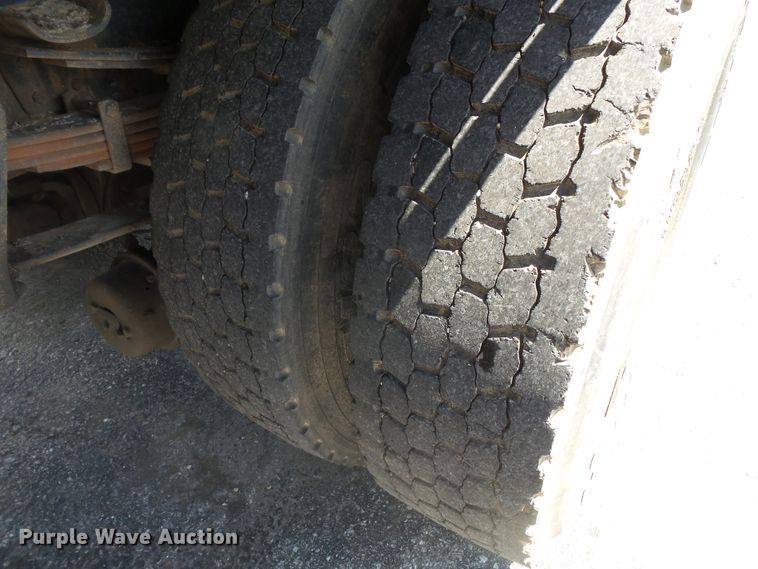 image for item DH7937 2002 International 4900 Crew Cab flatbed truck