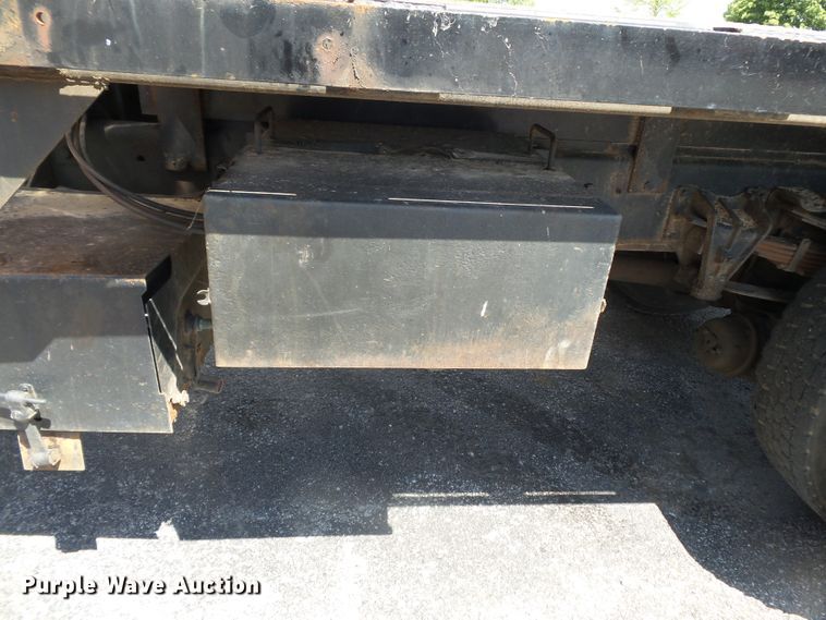 image for item DH7937 2002 International 4900 Crew Cab flatbed truck