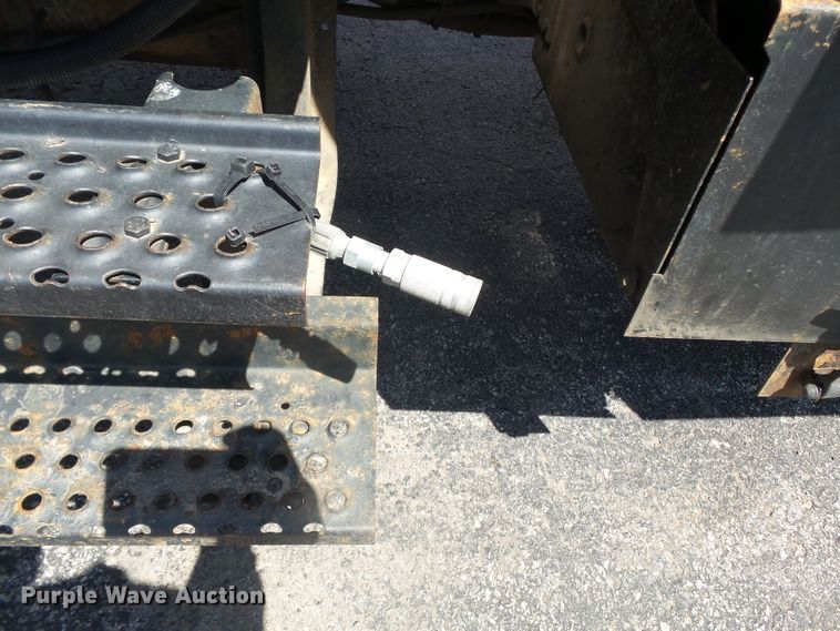 image for item DH7937 2002 International 4900 Crew Cab flatbed truck