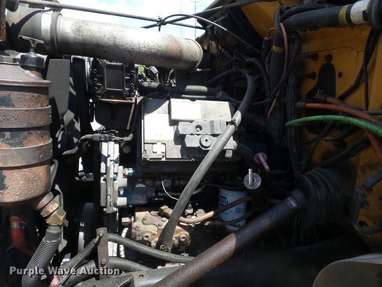 image for item DH7937 2002 International 4900 Crew Cab flatbed truck