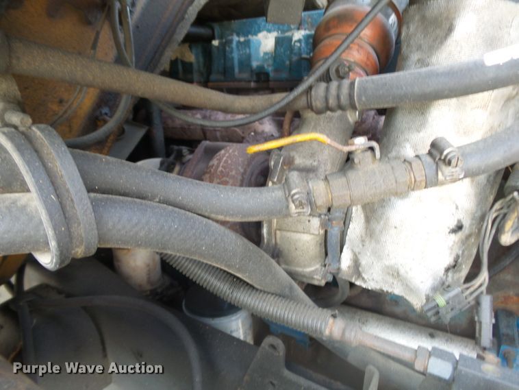 image for item DH7937 2002 International 4900 Crew Cab flatbed truck