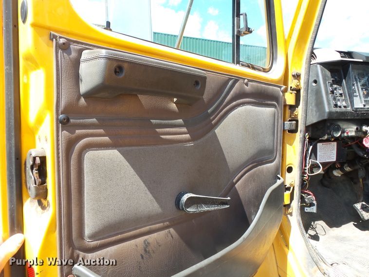 image for item DH7937 2002 International 4900 Crew Cab flatbed truck