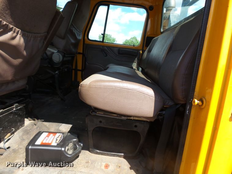 image for item DH7937 2002 International 4900 Crew Cab flatbed truck