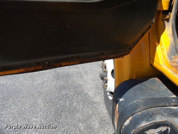 image for item DH7937 2002 International 4900 Crew Cab flatbed truck