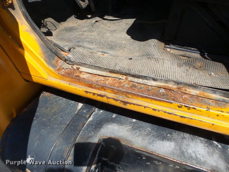 image for item DH7937 2002 International 4900 Crew Cab flatbed truck