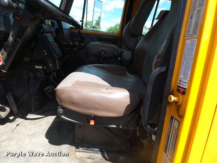 image for item DH7937 2002 International 4900 Crew Cab flatbed truck