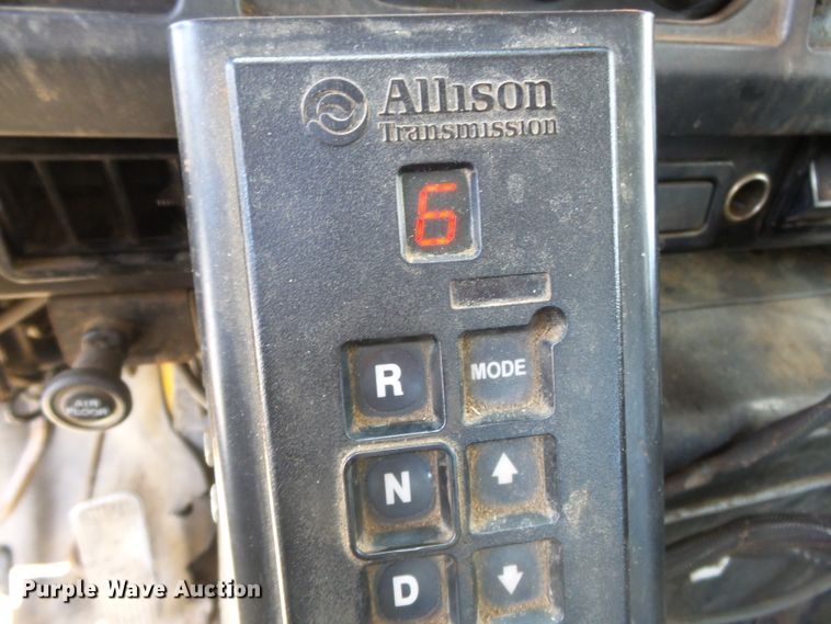 image for item DH7937 2002 International 4900 Crew Cab flatbed truck