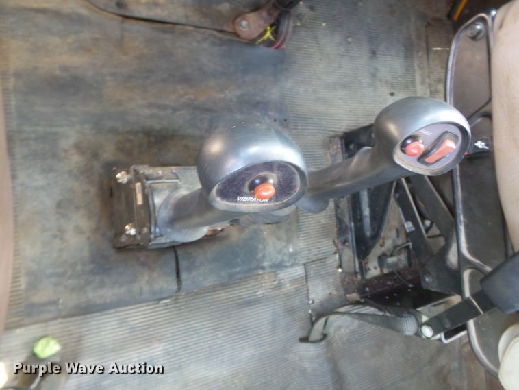 image for item DH7937 2002 International 4900 Crew Cab flatbed truck