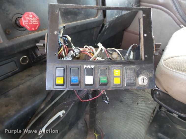 image for item DH7937 2002 International 4900 Crew Cab flatbed truck