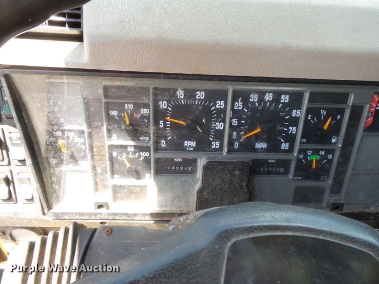 image for item DH7937 2002 International 4900 Crew Cab flatbed truck