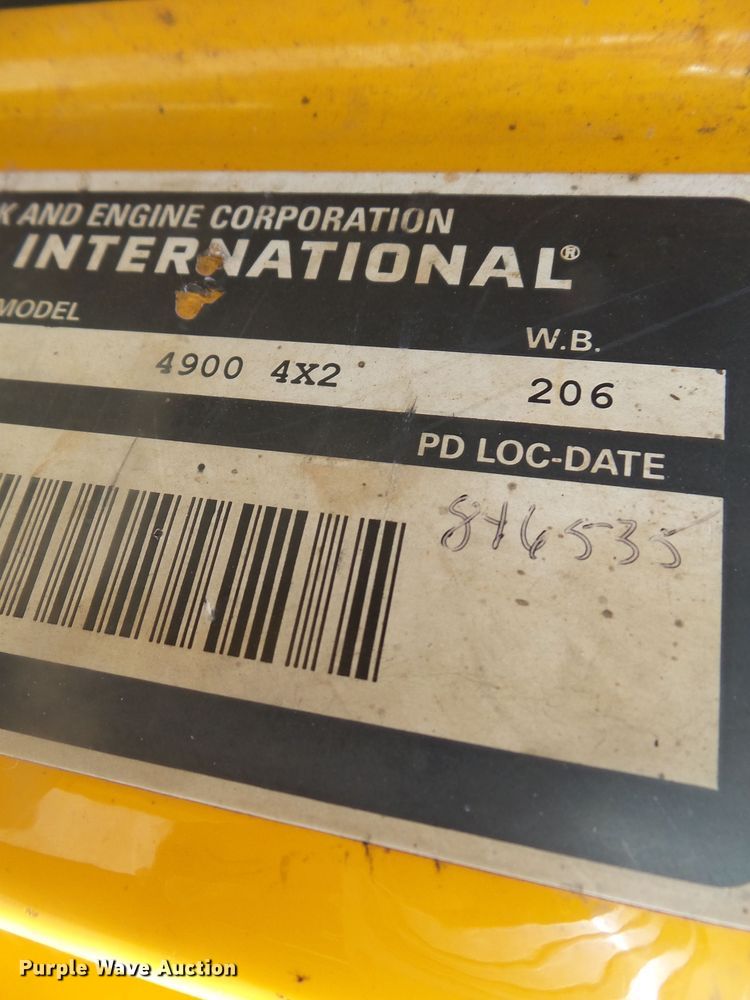 image for item DH7937 2002 International 4900 Crew Cab flatbed truck