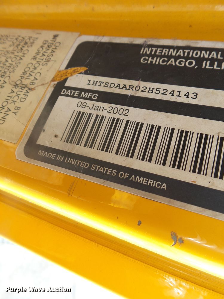 image for item DH7937 2002 International 4900 Crew Cab flatbed truck