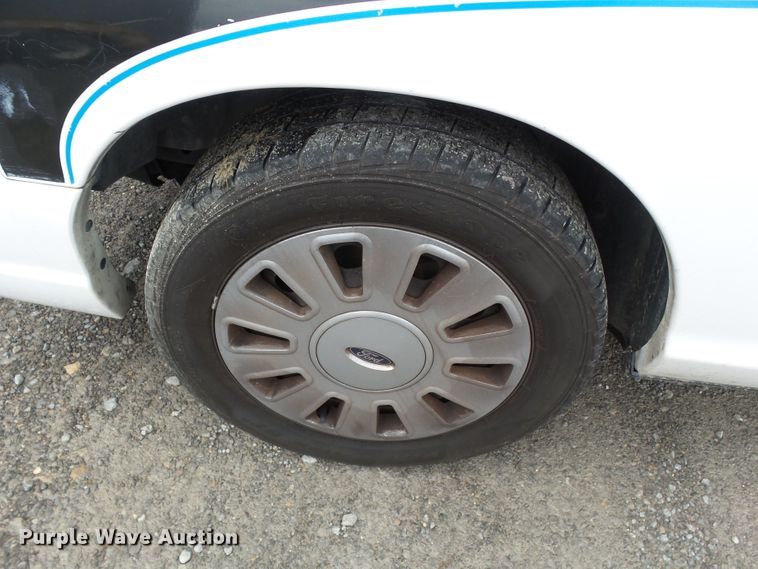 image for item DH7975 2010 Ford Crown Victoria Police Interceptor