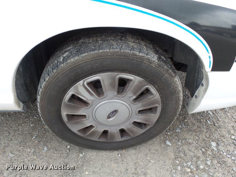 image for item DH7975 2010 Ford Crown Victoria Police Interceptor