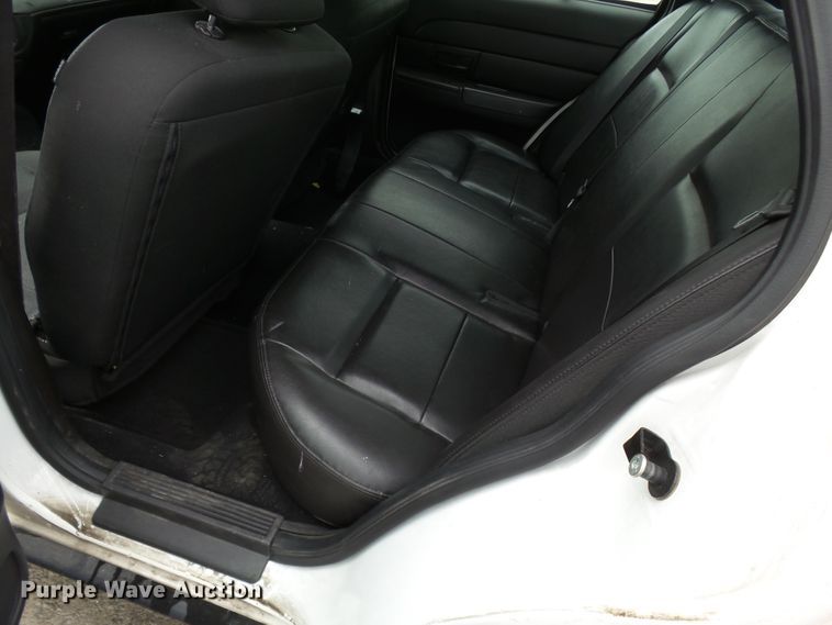 image for item DH7975 2010 Ford Crown Victoria Police Interceptor