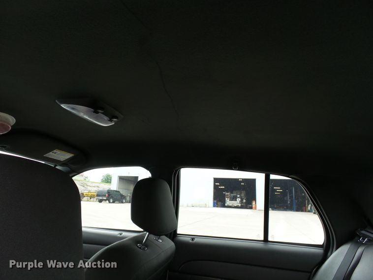 image for item DH7975 2010 Ford Crown Victoria Police Interceptor