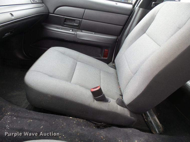 image for item DH7975 2010 Ford Crown Victoria Police Interceptor