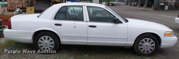 image for item DH7976 2006 Ford Crown Victoria Police Interceptor