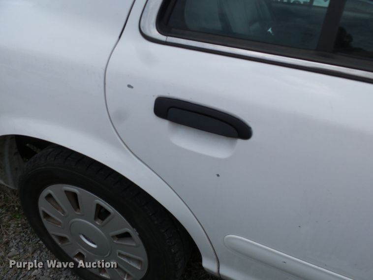 image for item DH7976 2006 Ford Crown Victoria Police Interceptor