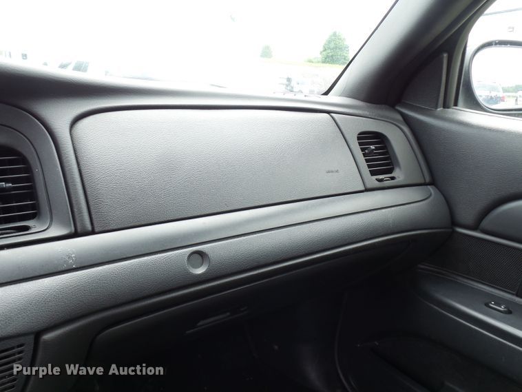 image for item DH7976 2006 Ford Crown Victoria Police Interceptor