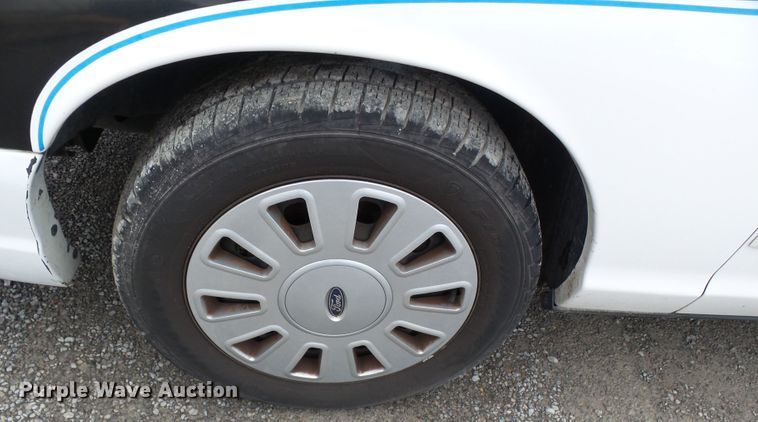 image for item DH7977 2010 Ford Crown Victoria Police Interceptor