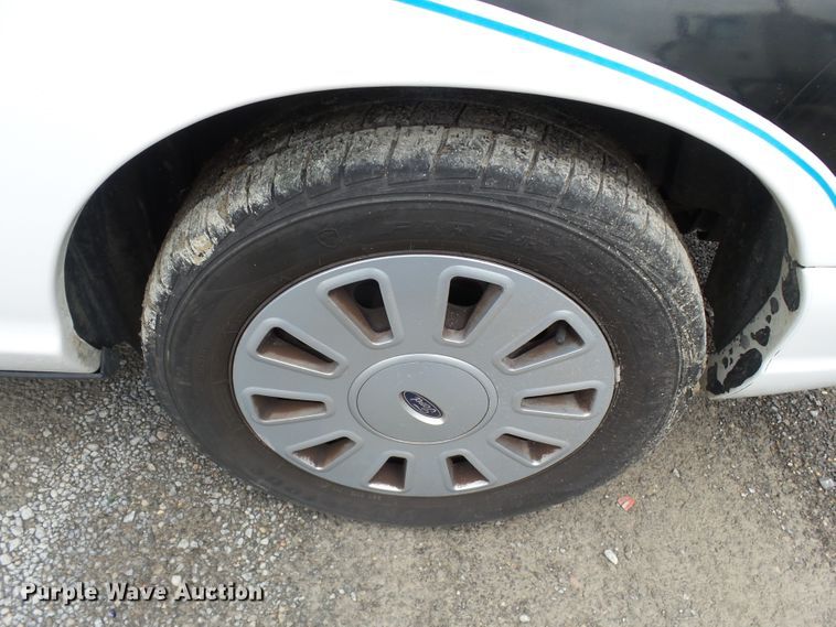 image for item DH7977 2010 Ford Crown Victoria Police Interceptor