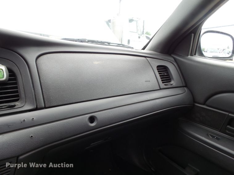 image for item DH7977 2010 Ford Crown Victoria Police Interceptor