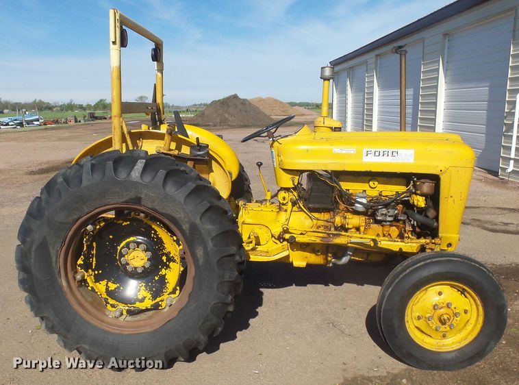 image for item DX9224 1964 Ford 2000  tractor