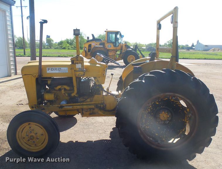 image for item DX9224 1964 Ford 2000  tractor