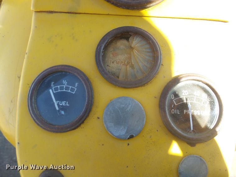 image for item DX9224 1964 Ford 2000  tractor