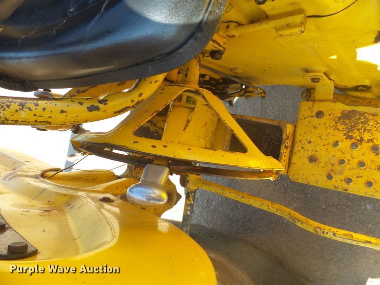 image for item DX9224 1964 Ford 2000  tractor