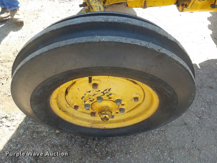 image for item DX9224 1964 Ford 2000  tractor