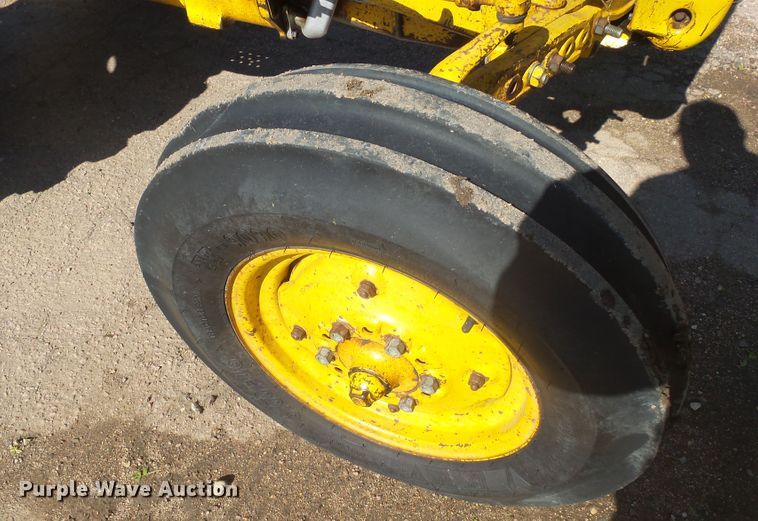 image for item DX9224 1964 Ford 2000  tractor