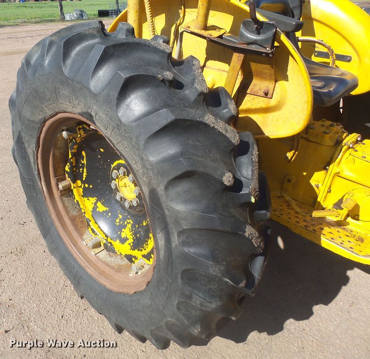 image for item DX9224 1964 Ford 2000  tractor