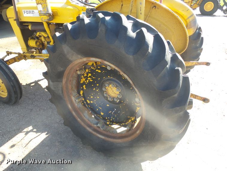 image for item DX9224 1964 Ford 2000  tractor