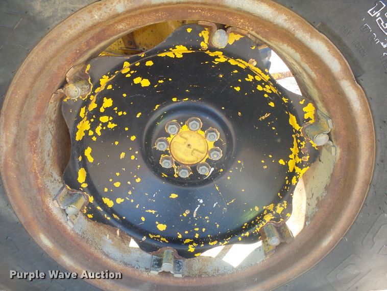 image for item DX9224 1964 Ford 2000  tractor