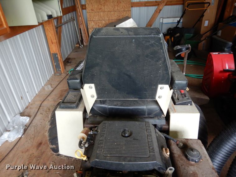 image for item GH9823 Grasshopper 618 ZTR lawn mower