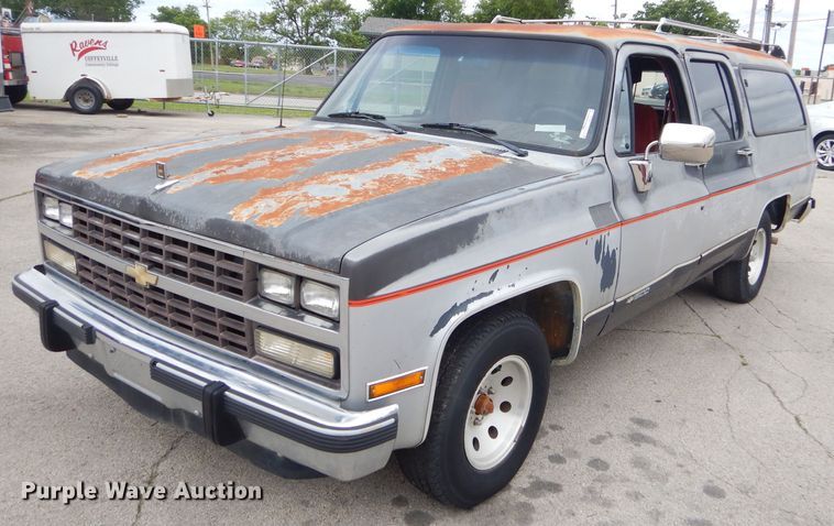 image for item GN9362 1991 Chevrolet Suburban  SUV