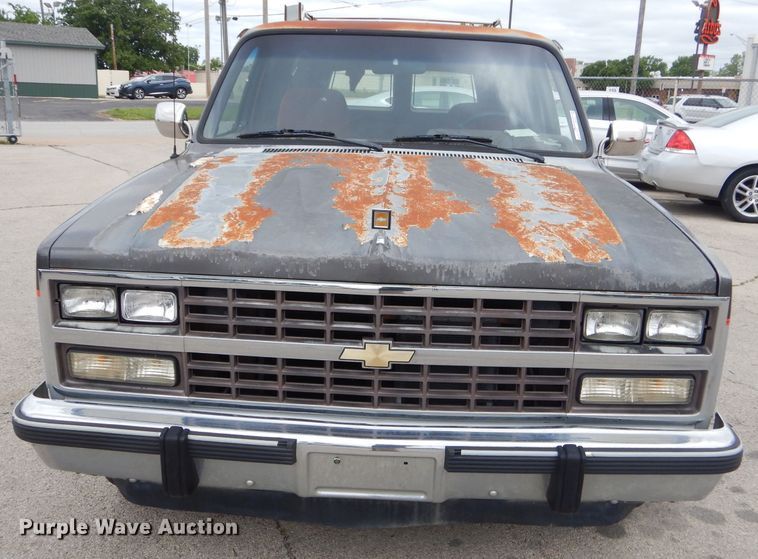 image for item GN9362 1991 Chevrolet Suburban  SUV