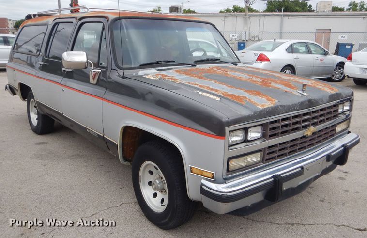 image for item GN9362 1991 Chevrolet Suburban  SUV