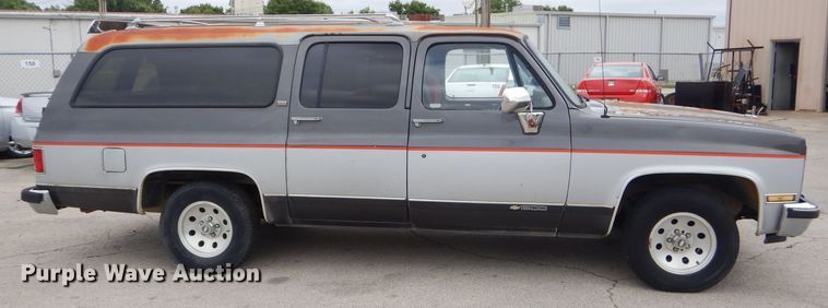 image for item GN9362 1991 Chevrolet Suburban  SUV