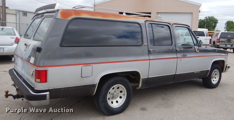image for item GN9362 1991 Chevrolet Suburban  SUV