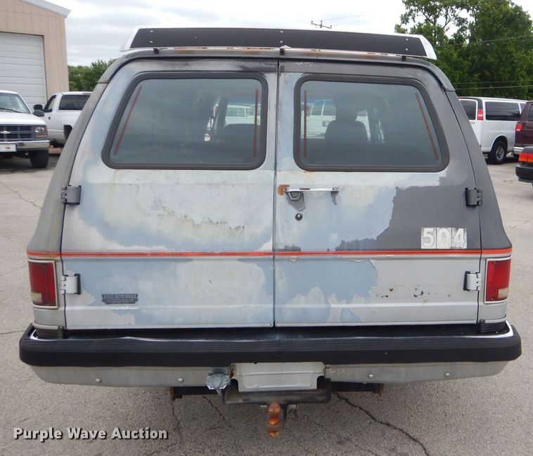 image for item GN9362 1991 Chevrolet Suburban  SUV