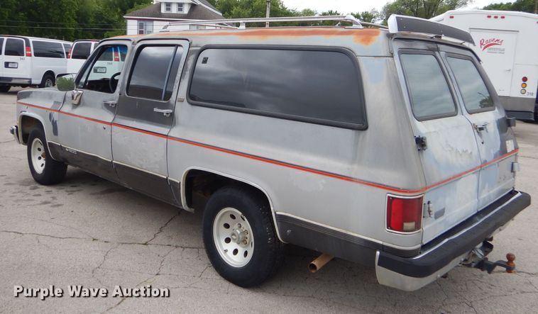 image for item GN9362 1991 Chevrolet Suburban  SUV