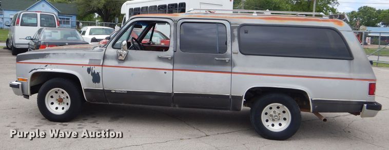 image for item GN9362 1991 Chevrolet Suburban  SUV