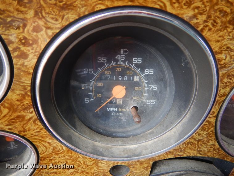 image for item GN9362 1991 Chevrolet Suburban  SUV